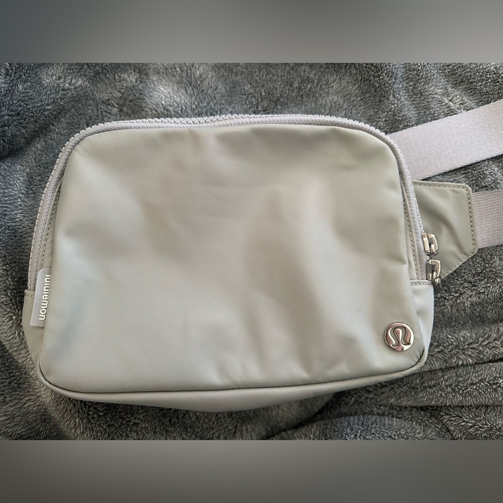 Lululemon everywhere belt bag large 2L